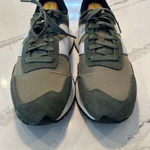 New Balance 237 Sneakers – Olive / White – Men’s